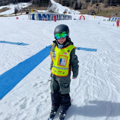 Kind beim Schifahren