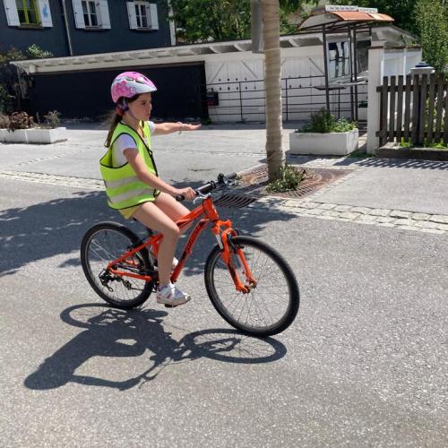 Kinder bei der Radfahrprüfung