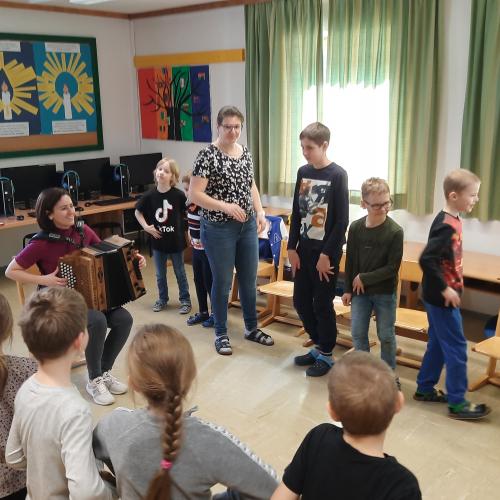 Kinder bei "Singen is inser Freid"