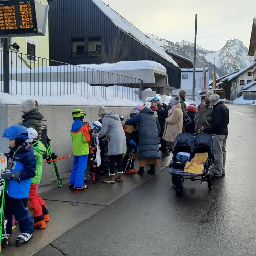 Kinder beim Schitag 2025