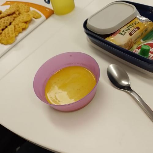 Kinder bereiten Gesunde Jause zu