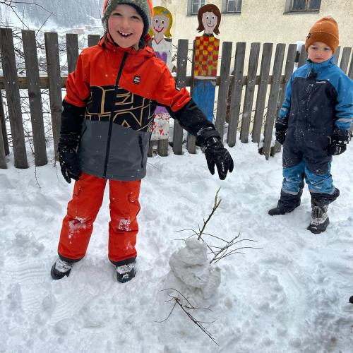 Spiel und Spaß im Schnee