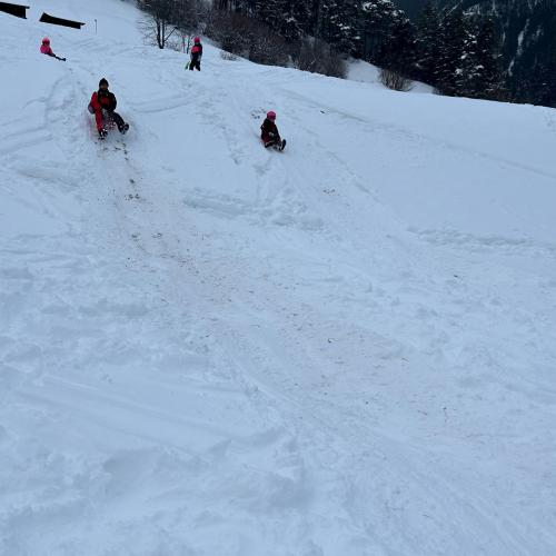Spiel und Spaß im Schnee