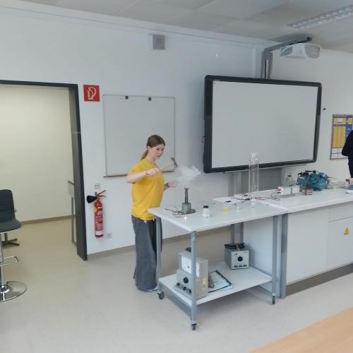 Beim Tag der offenen Tür an der MS St. Anton