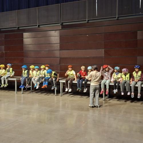 Radfahrübung in der Halle