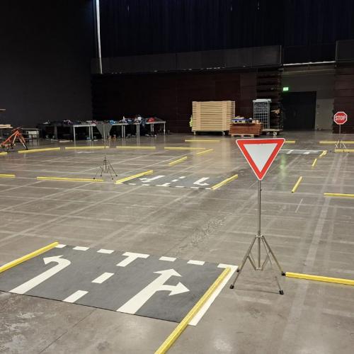 Radfahrübung in der Halle