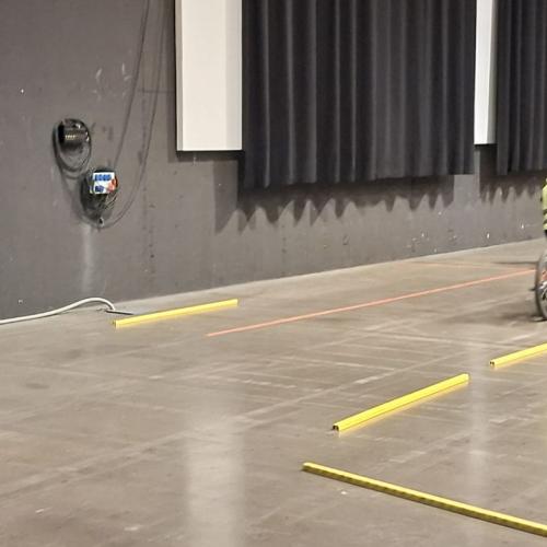 Radfahrübung in der Halle